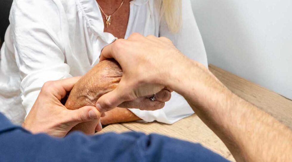 Flat Hand Problem Causes of hand complaints: 5 reasons and what to do | Fysi.nl